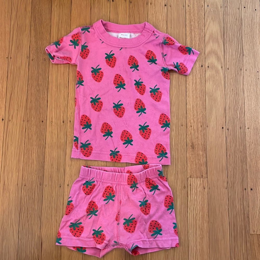 Hanna Andersson Kids Short John Pajama - Strawberries! Size 3 or 90cm